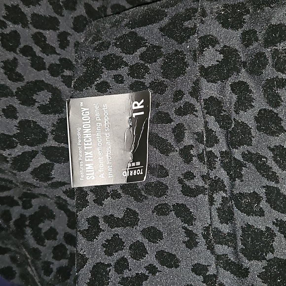 Torrid Studio Ponte Flocked Pull On Pixie Pant Leopard 1R NWT - Picture 4 of 4